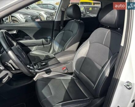 Киа Niro 2020 в Львове на Automoto.ua Белый Киа Niro, объемом двигателя 0 л и пробегом 95 тыс. км за 20450 $, фото 41 на Automoto.ua