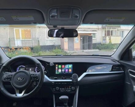 Белый Киа Niro, объемом двигателя 1.6 л и пробегом 100 тыс. км за 12000 $, фото 8 на Automoto.ua