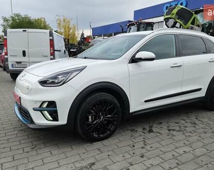 Киа Niro 2020 в Радомышле на Automoto.ua Белый Киа Niro, объемом двигателя 0 л и пробегом 73 тыс. км за 22300 $, фото 2 на Automoto.ua