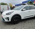 Киа Niro 2020 в Радомышле на Automoto.ua Белый Киа Niro, объемом двигателя 0 л и пробегом 73 тыс. км за 22300 $, фото 2 на Automoto.ua