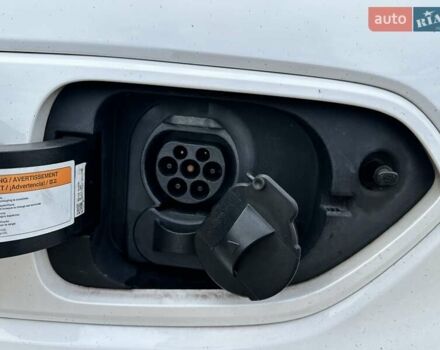 Білий Кіа Niro, об'ємом двигуна 0 л та пробігом 147 тис. км за 18800 $, фото 70 на Automoto.ua