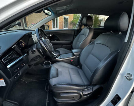 Киа Niro 2020 в Львове на Automoto.ua Белый Киа Niro, объемом двигателя 0 л и пробегом 69 тыс. км за 19500 $, фото 16 на Automoto.ua