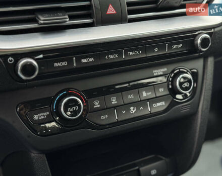 Киа Niro 2020 в Киеве на Automoto.ua Белый Киа Niro, объемом двигателя 0 л и пробегом 171 тыс. км за 18300 $, фото 22 на Automoto.ua