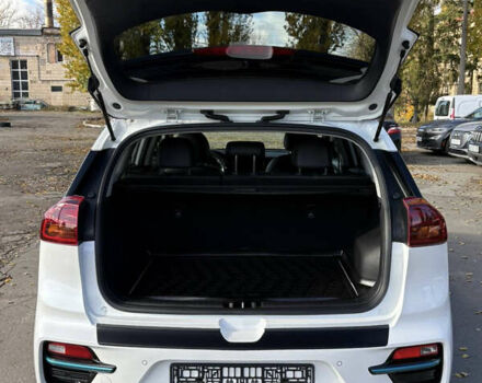 Белый Киа Niro, объемом двигателя 0 л и пробегом 140 тыс. км за 19450 $, фото 4 на Automoto.ua