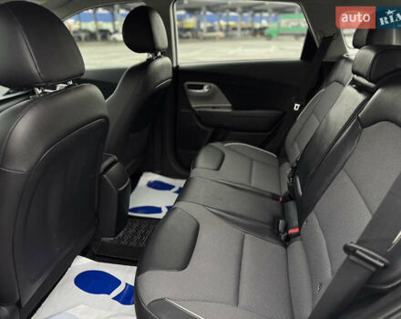 Киа Niro 2020 в Киеве на Automoto.ua Белый Киа Niro, объемом двигателя 0 л и пробегом 171 тыс. км за 18300 $, фото 24 на Automoto.ua