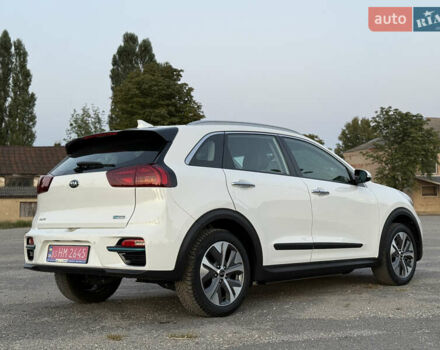 Білий Кіа Niro, об'ємом двигуна 0 л та пробігом 152 тис. км за 18500 $, фото 11 на Automoto.ua