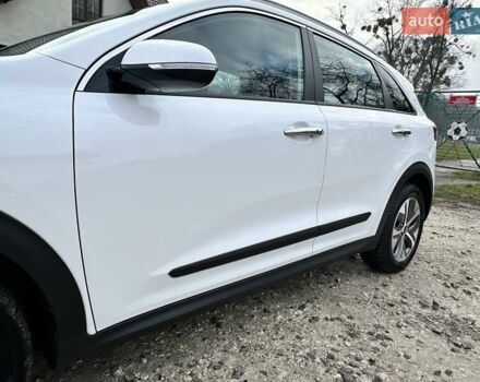 Білий Кіа Niro, об'ємом двигуна 0 л та пробігом 147 тис. км за 18800 $, фото 24 на Automoto.ua