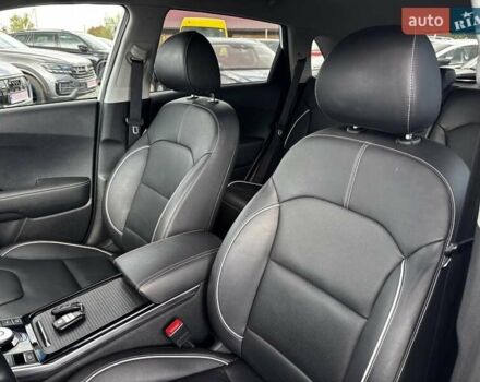 Киа Niro 2020 в Львове на Automoto.ua Белый Киа Niro, объемом двигателя 0 л и пробегом 95 тыс. км за 20450 $, фото 31 на Automoto.ua