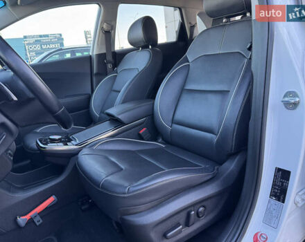 Киа Niro 2020 в Киеве на Automoto.ua Белый Киа Niro, объемом двигателя 0 л и пробегом 151 тыс. км за 19600 $, фото 31 на Automoto.ua