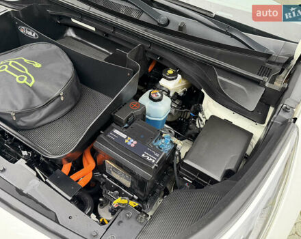 Білий Кіа Niro, об'ємом двигуна 0 л та пробігом 141 тис. км за 19499 $, фото 74 на Automoto.ua