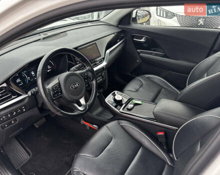 Білий Кіа Niro, об'ємом двигуна 0 л та пробігом 124 тис. км за 20400 $, фото 17 на Automoto.ua