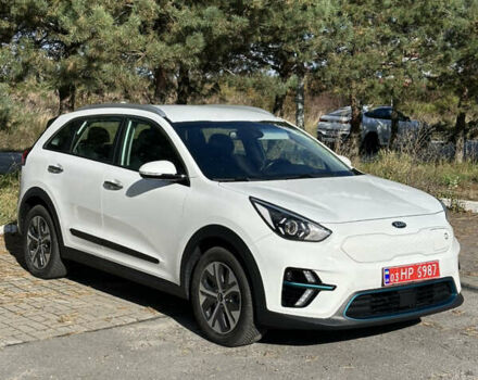 Киа Niro 2020 в Львове на Automoto.ua Белый Киа Niro, объемом двигателя 0 л и пробегом 129 тыс. км за 18350 $, фото 5 на Automoto.ua