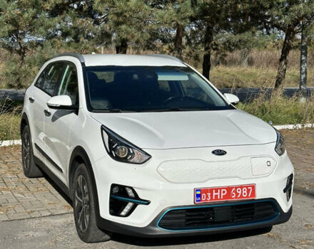 Киа Niro 2020 в Львове на Automoto.ua Белый Киа Niro, объемом двигателя 0 л и пробегом 129 тыс. км за 18350 $, фото 4 на Automoto.ua