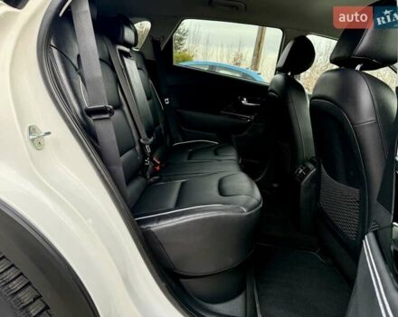Білий Кіа Niro, об'ємом двигуна 0 л та пробігом 89 тис. км за 18950 $, фото 94 на Automoto.ua