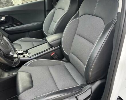 Білий Кіа Niro, об'ємом двигуна 0 л та пробігом 147 тис. км за 18800 $, фото 7 на Automoto.ua