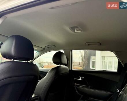 Білий Кіа Niro, об'ємом двигуна 0 л та пробігом 89 тис. км за 18950 $, фото 105 на Automoto.ua