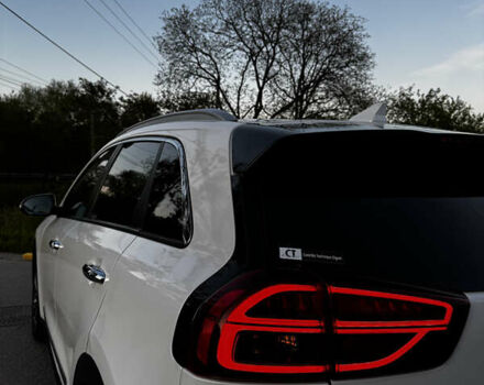 Киа Niro 2020 в Львове на Automoto.ua Белый Киа Niro, объемом двигателя 0 л и пробегом 69 тыс. км за 19500 $, фото 8 на Automoto.ua