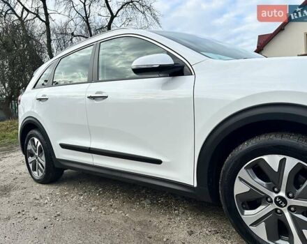 Білий Кіа Niro, об'ємом двигуна 0 л та пробігом 147 тис. км за 18800 $, фото 17 на Automoto.ua