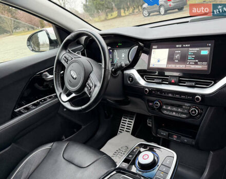 Білий Кіа Niro, об'ємом двигуна 0 л та пробігом 141 тис. км за 19499 $, фото 67 на Automoto.ua