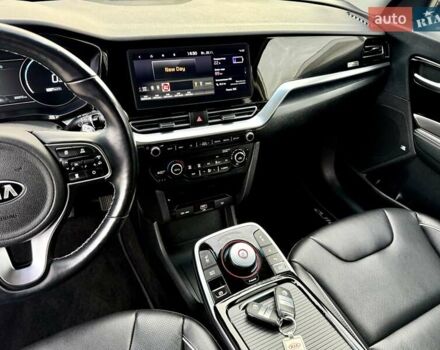 Білий Кіа Niro, об'ємом двигуна 0 л та пробігом 89 тис. км за 18950 $, фото 64 на Automoto.ua