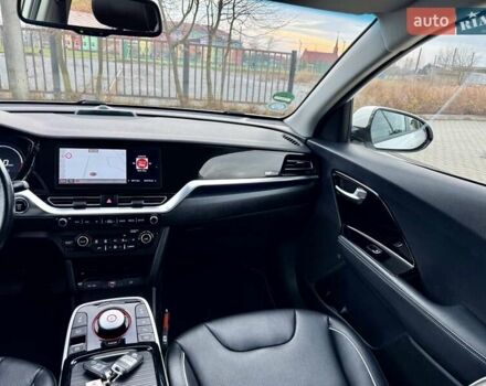 Білий Кіа Niro, об'ємом двигуна 0 л та пробігом 89 тис. км за 18950 $, фото 104 на Automoto.ua