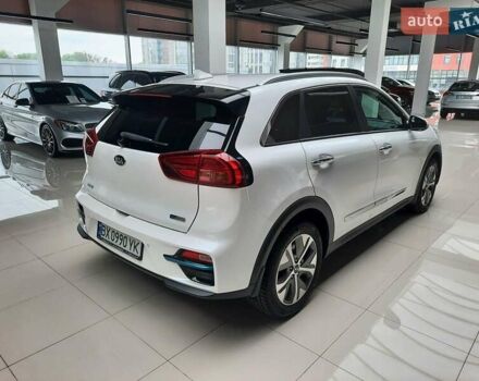 Белый Киа Niro, объемом двигателя 0 л и пробегом 112 тыс. км за 20700 $, фото 2 на Automoto.ua