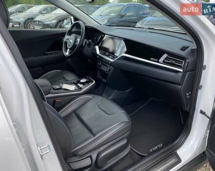 Білий Кіа Niro, об'ємом двигуна 0 л та пробігом 112 тис. км за 22900 $, фото 55 на Automoto.ua