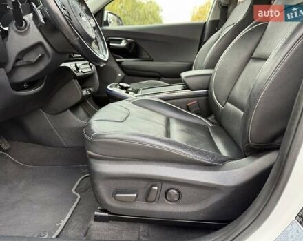 Білий Кіа Niro, об'ємом двигуна 0 л та пробігом 168 тис. км за 18455 $, фото 7 на Automoto.ua