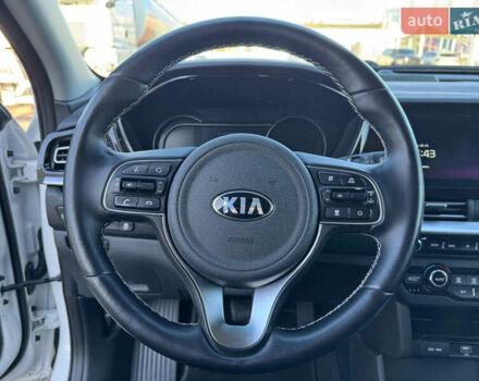 Киа Niro 2020 в Киеве на Automoto.ua Белый Киа Niro, объемом двигателя 0 л и пробегом 151 тыс. км за 19600 $, фото 24 на Automoto.ua