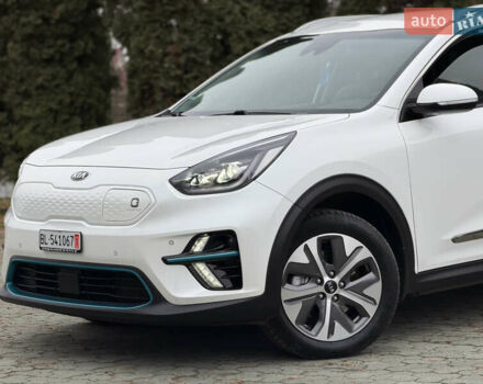 Білий Кіа Niro, об'ємом двигуна 0 л та пробігом 141 тис. км за 19499 $, фото 2 на Automoto.ua