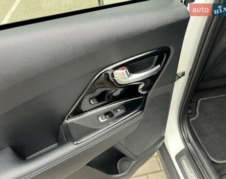 Белый Киа Niro, объемом двигателя 0 л и пробегом 146 тыс. км за 19799 $, фото 28 на Automoto.ua