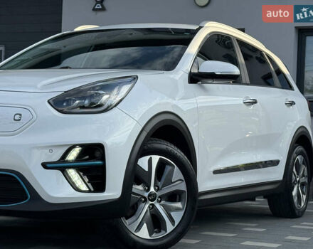 Білий Кіа Niro, об'ємом двигуна 0 л та пробігом 62 тис. км за 19500 $, фото 7 на Automoto.ua