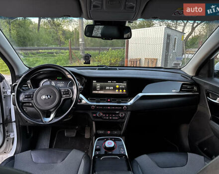 Киа Niro 2020 в Львове на Automoto.ua Белый Киа Niro, объемом двигателя 0 л и пробегом 69 тыс. км за 19500 $, фото 21 на Automoto.ua