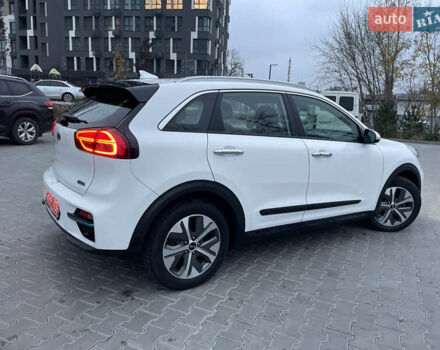 Білий Кіа Niro, об'ємом двигуна 0 л та пробігом 106 тис. км за 19300 $, фото 3 на Automoto.ua