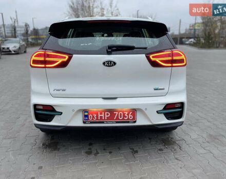Білий Кіа Niro, об'ємом двигуна 0 л та пробігом 106 тис. км за 19300 $, фото 7 на Automoto.ua