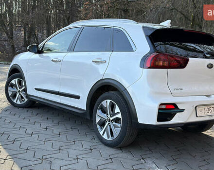 Белый Киа Niro, объемом двигателя 0 л и пробегом 126 тыс. км за 18400 $, фото 8 на Automoto.ua