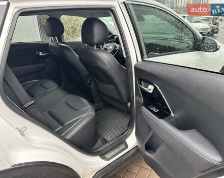 Белый Киа Niro, объемом двигателя 0 л и пробегом 75 тыс. км за 18300 $, фото 7 на Automoto.ua