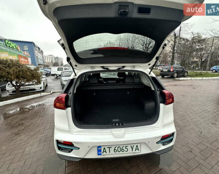 Белый Киа Niro, объемом двигателя 0 л и пробегом 75 тыс. км за 18300 $, фото 10 на Automoto.ua