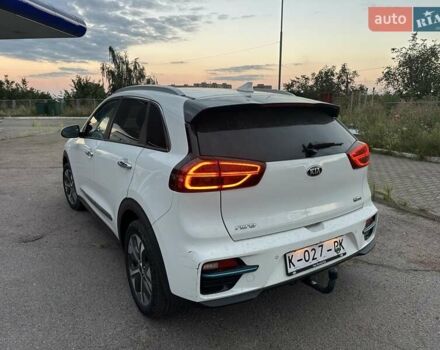 Белый Киа Niro, объемом двигателя 0 л и пробегом 129 тыс. км за 18950 $, фото 2 на Automoto.ua