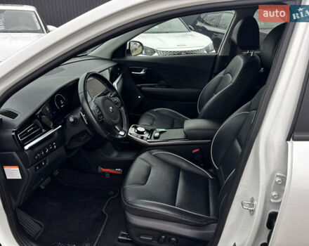 Білий Кіа Niro, об'ємом двигуна 0 л та пробігом 124 тис. км за 20400 $, фото 16 на Automoto.ua