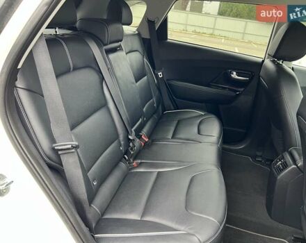 Белый Киа Niro, объемом двигателя 0 л и пробегом 146 тыс. км за 19799 $, фото 23 на Automoto.ua