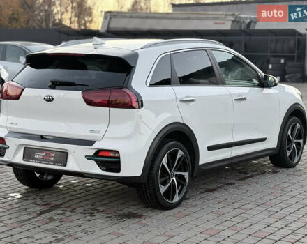 Белый Киа Niro, объемом двигателя 0 л и пробегом 130 тыс. км за 20999 $, фото 3 на Automoto.ua