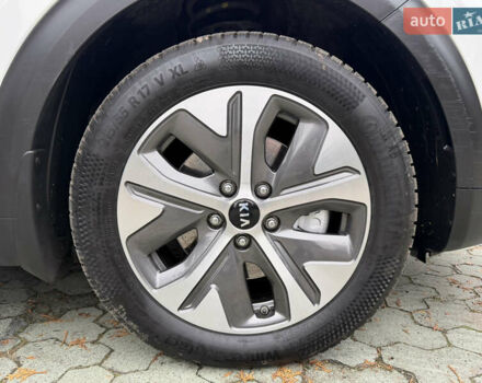 Білий Кіа Niro, об'ємом двигуна 0 л та пробігом 141 тис. км за 19499 $, фото 70 на Automoto.ua