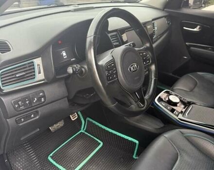 Білий Кіа Niro, об'ємом двигуна 0 л та пробігом 133 тис. км за 20000 $, фото 4 на Automoto.ua