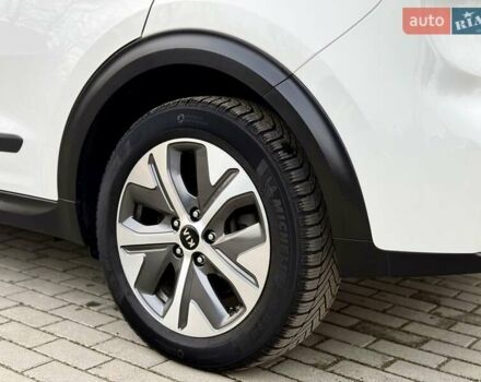 Білий Кіа Niro, об'ємом двигуна 0 л та пробігом 89 тис. км за 18950 $, фото 38 на Automoto.ua
