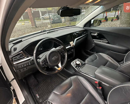 Киа Niro 2020 в Ирпене на Automoto.ua Белый Киа Niro, объемом двигателя 0 л и пробегом 79 тыс. км за 21000 $, фото 24 на Automoto.ua