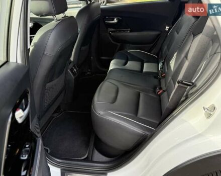 Білий Кіа Niro, об'ємом двигуна 0 л та пробігом 168 тис. км за 18455 $, фото 9 на Automoto.ua