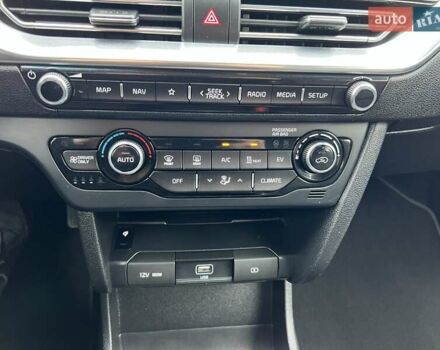 Белый Киа Niro, объемом двигателя 0 л и пробегом 146 тыс. км за 19799 $, фото 41 на Automoto.ua