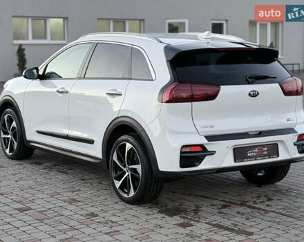 Белый Киа Niro, объемом двигателя 0 л и пробегом 130 тыс. км за 20999 $, фото 4 на Automoto.ua