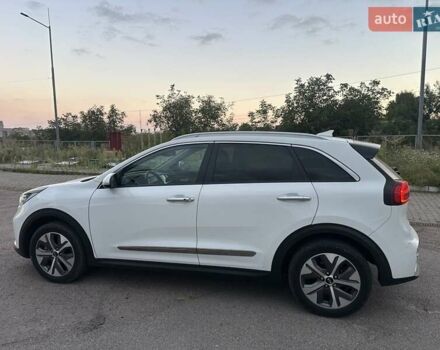 Белый Киа Niro, объемом двигателя 0 л и пробегом 129 тыс. км за 18950 $, фото 19 на Automoto.ua